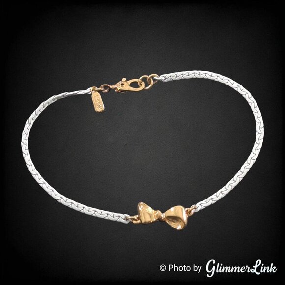 Vintage 1960s Monet White Enamel Gold Tone Bow Minimalist Chain Bracelet - Picture 1 of 9